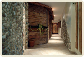 Wellness-Bereich mit Sauna & Massagen
